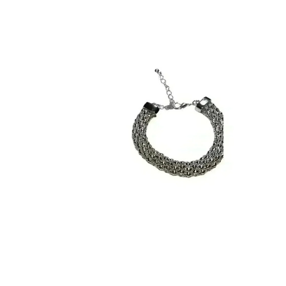 Small metallic bracelet will fit a petite wrist - Picture 3 of 4